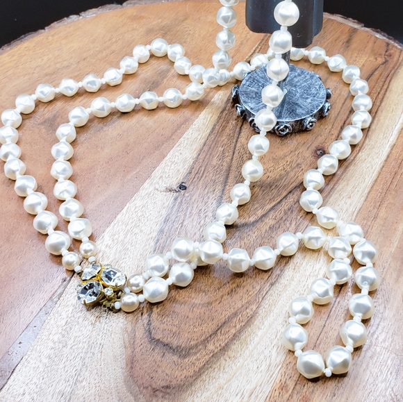 Gorgeous Faux Cultured Pearl Double Strand Necklace - Picture 5 of 11